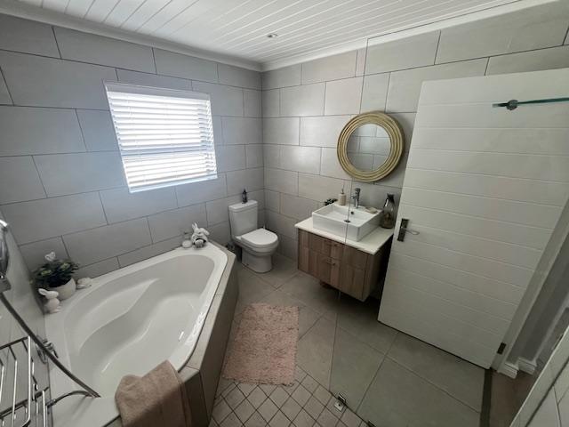 4 Bedroom Property for Sale in Dwarskersbos Western Cape